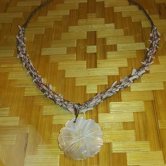 Coral and Shell Necklace - Picture 7 of 7